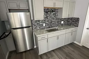 371 Dickinson St, Springfield, MA 01108 - Photo 1