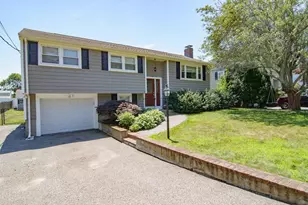 60 Greenleaf Cir, Framingham, MA 01701 - Photo 1