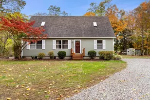 21 Hammond St, Rowley, MA 01969 - Photo 1