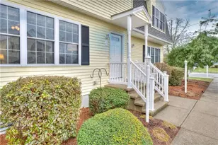 25 Hyde Ave, Pawtucket, RI 02861 - Photo 1