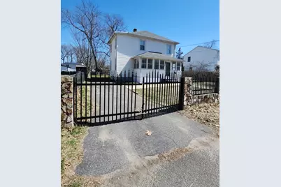 137 Cobb St, Springfield, MA 01119 - Photo 1