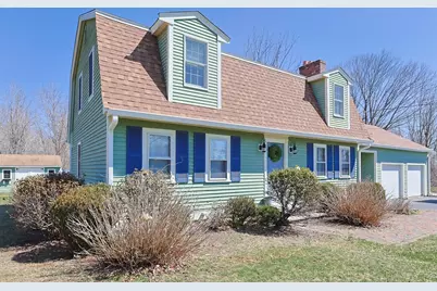 15 Warren St, Plainville, MA 02762 - Photo 1