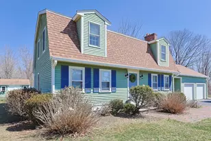 15 Warren St, Plainville, MA 02762 - Photo 1