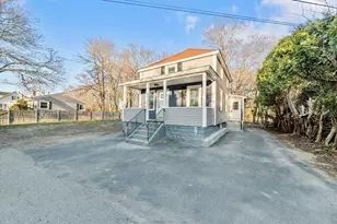 31 Dexter St, Methuen, MA 01844 - Photo 1