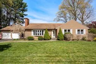 29 Llewellyn Dr, Westfield, MA 01085 - Photo 1