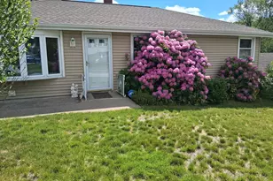 43 Robin Rd, Worcester, MA 01604 - Photo 1