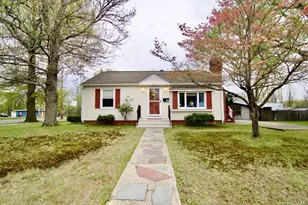 878 Berkshire Ave, Springfield, MA 01151 - Photo 1