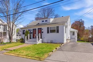 7 Maple St, Reading, MA 01867 - Photo 1