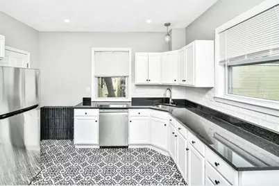 109 Walnut St #3, Somerville, MA 02145 - Photo 1