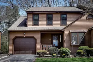17 Hawthorne Village, Franklin, MA 02038 - Photo 1