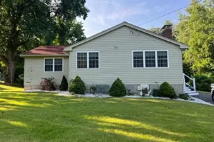 178 Oak Hollow Rd, Springfield, MA 01128 - Photo 1