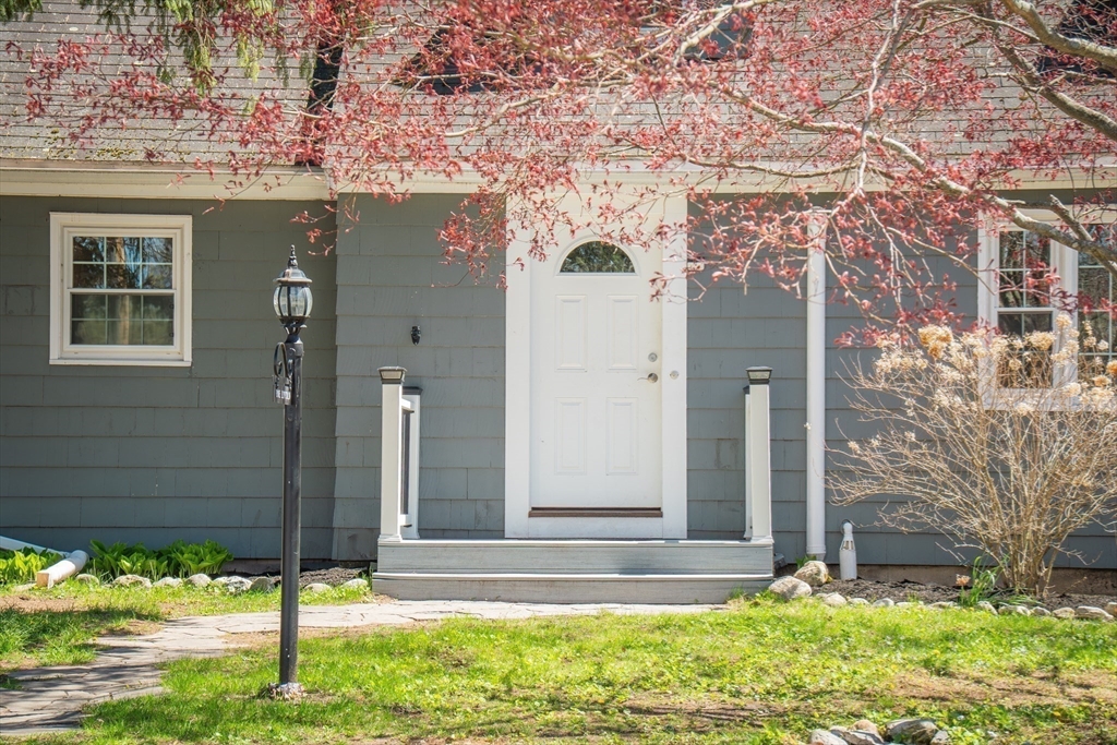 1 Lincoln St, Georgetown, MA 01833 - MLS 73510848 - Coldwell Banker