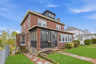 195 Sea St, Quincy, MA 02169 - Photo 1