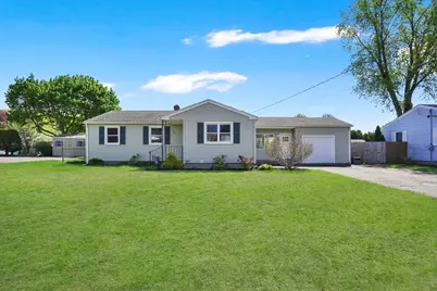 35 Sherwood St, Chicopee, MA 01013 - Photo 1