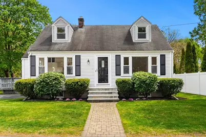 13 Munroe Ave, Woburn, MA 01801 - Photo 1