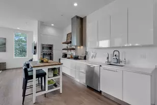 537 E 1st St, Boston, MA 02127 - Photo 1