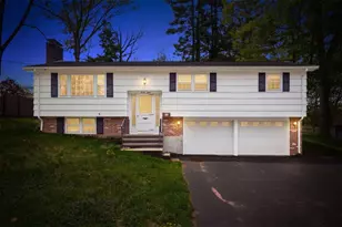 28 Mayflower Cir, Leicester, MA 01524 - Photo 1