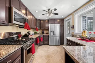 42 Walnut St, Saugus, MA 01906 - Photo 1