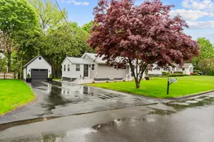 6 Phillips Dr, Holyoke, MA 01040 - Photo 1
