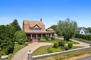372 Ocean Ave, Marblehead, MA 01945 - Photo 1