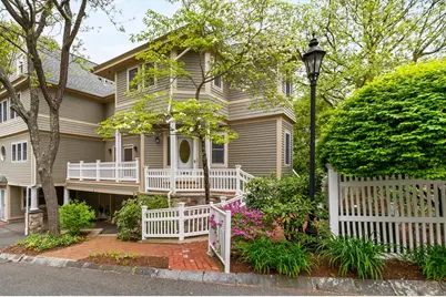21 Pine St #5, Manchester by the Sea, MA 01944 - Photo 1