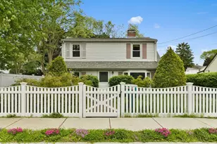 35 Alandale Pkwy, Norwood, MA 02062 - Photo 1