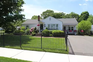 24 Circle Dr, West Springfield, MA 01089 - Photo 1