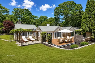17 Oakdale Dr, Edgartown, MA 02539 - Photo 1