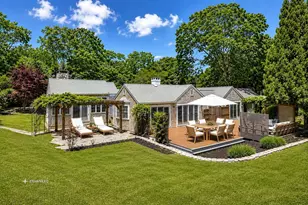 17 Oakdale Dr, Edgartown, MA 02539 - Photo 1