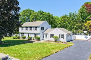 252 Pinewood Dr, Longmeadow, MA 01106 - Photo 1