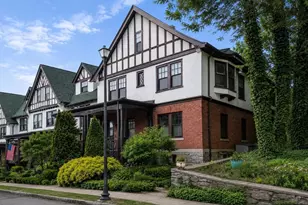 18 Eaton Ct, Wellesley, MA 02481 - Photo 1