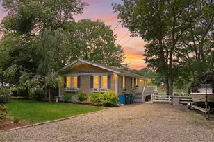 133 Edgewater Dr W, Falmouth, MA 02536 - Photo 1