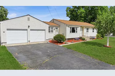 37 Woodcrest Ct, Chicopee, MA 01020 - Photo 1