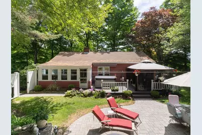 386 Pleasant St, Leicester, MA 01524 - Photo 1
