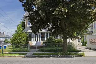 382 Pleasant St, Holyoke, MA 01040 - Photo 1