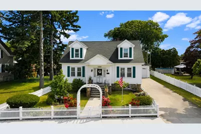 2422 Acushnet Ave, New Bedford, MA 02745 - Photo 1