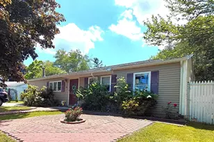 20 Laurie Ln, Lowell, MA 01851 - Photo 1