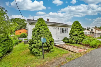 27 Magnolia St, Saugus, MA 01906 - Photo 1