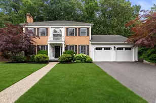 9 Hammersmith Dr, Saugus, MA 01906 - Photo 1