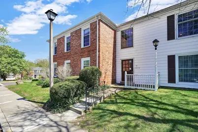 39 Yorktown Dr #D, Springfield, MA 01108 - Photo 1