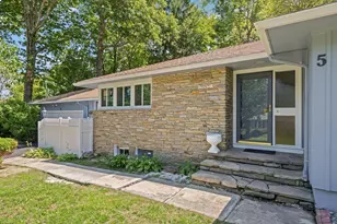 5 Woodland Dr, Paxton, MA 01612 - Photo 1