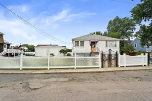 101 Kenberma St, Hull, MA 02045 - Photo 1