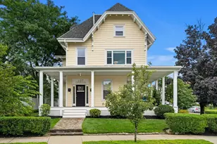 137 Green St, Melrose, MA 02176 - Photo 1