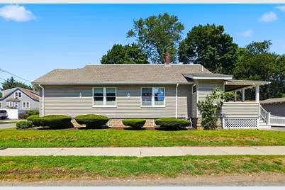 34 Avon St, Saugus, MA 01906 - Photo 1