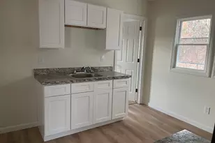 752 Alden St, Springfield, MA 01109 - Photo 1