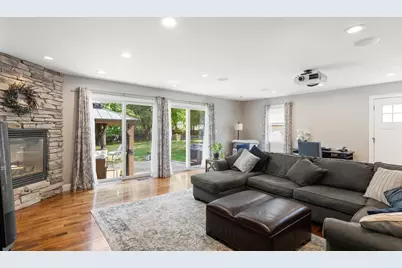 33 Griffin Rd, Peabody, MA 01960 - Photo 1