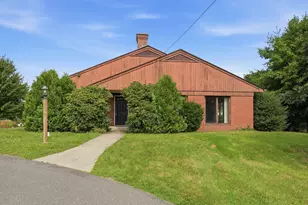31 Woodcrest Rd, Springfield, MA 01129 - Photo 1