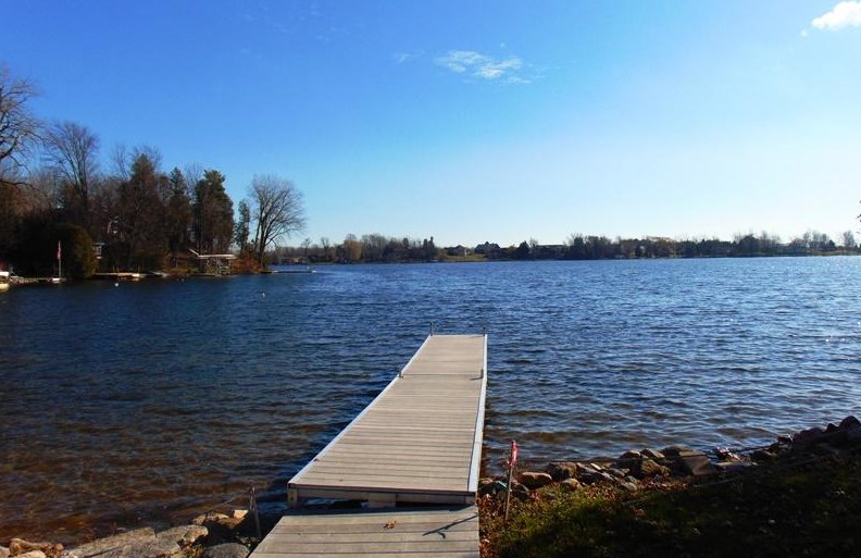 4201 W Lake Dr, Manitowoc, WI 54220