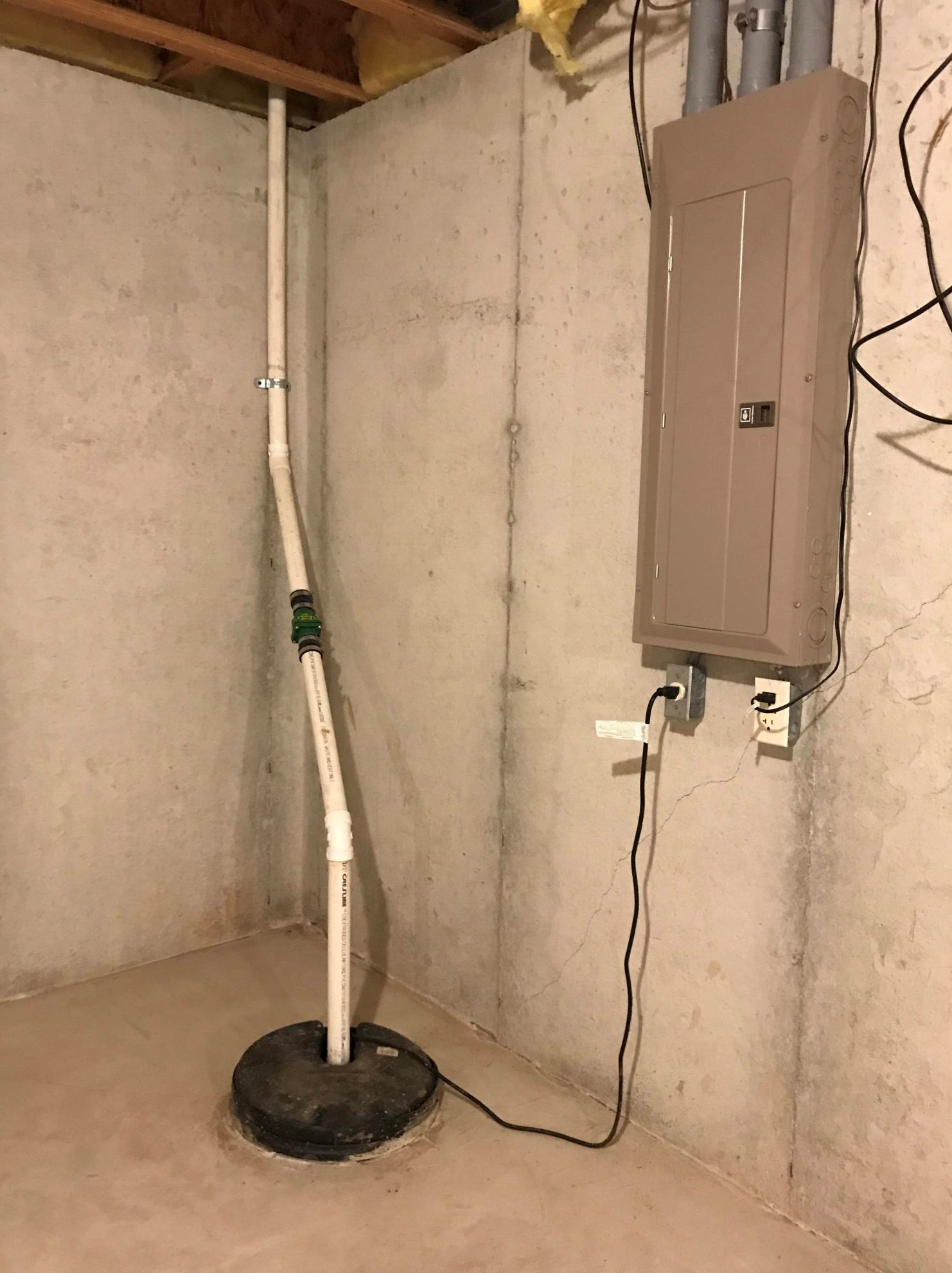 218 Maple Dr, Plymouth WI  53073-4059 exterior