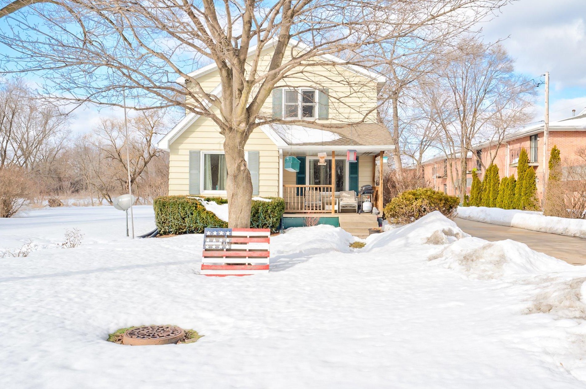 11230 Cleveland Ave, Milwaukee WI 53227-3037 exterior